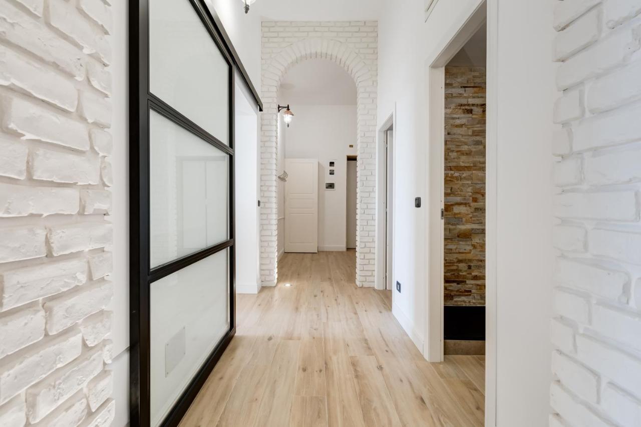 Bmga L Glam Industrial 3-Bed Apartment In Termini Рим Екстер'єр фото