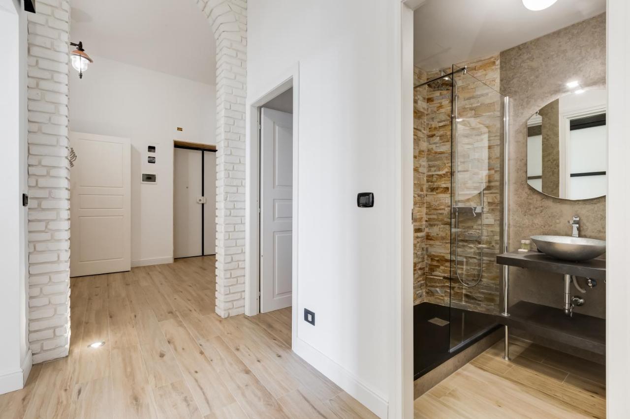 Bmga L Glam Industrial 3-Bed Apartment In Termini Рим Екстер'єр фото