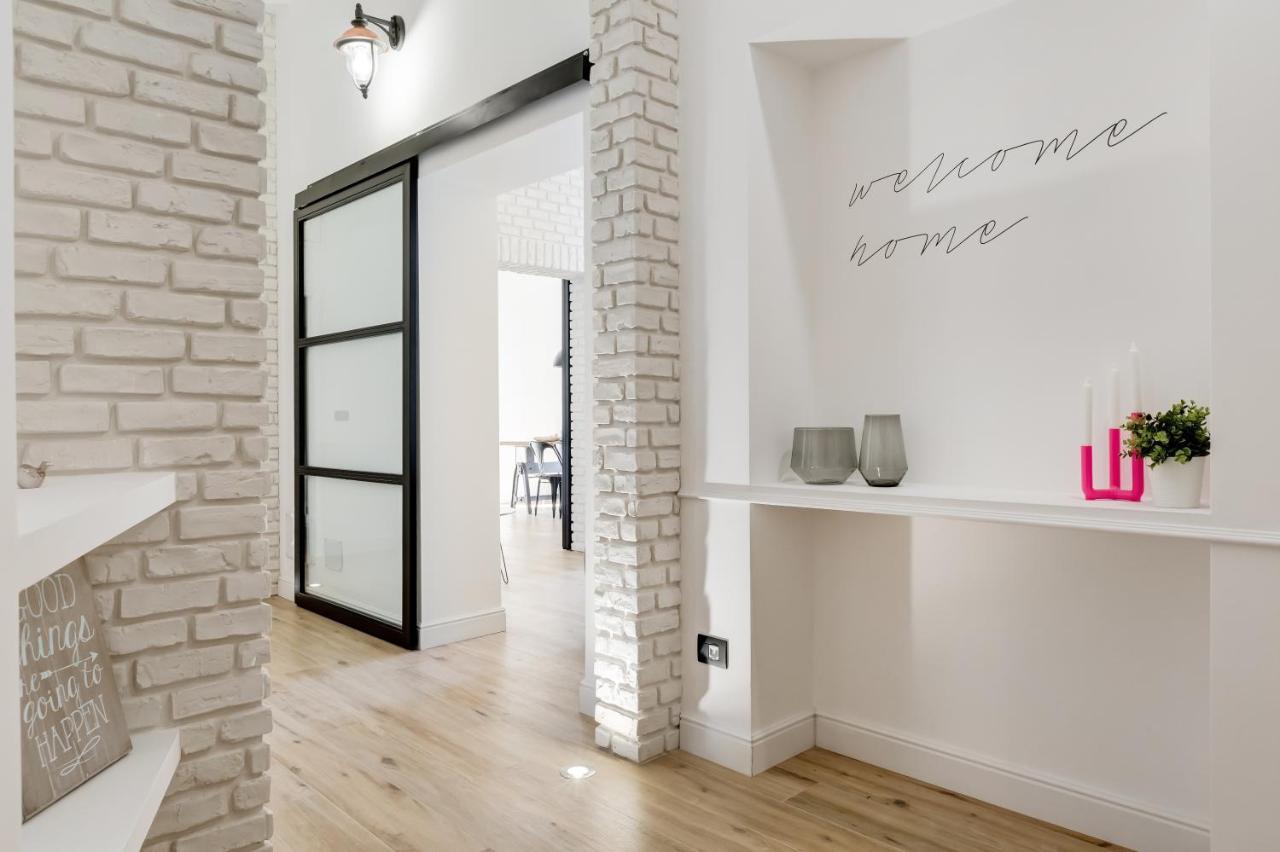 Bmga L Glam Industrial 3-Bed Apartment In Termini Рим Екстер'єр фото