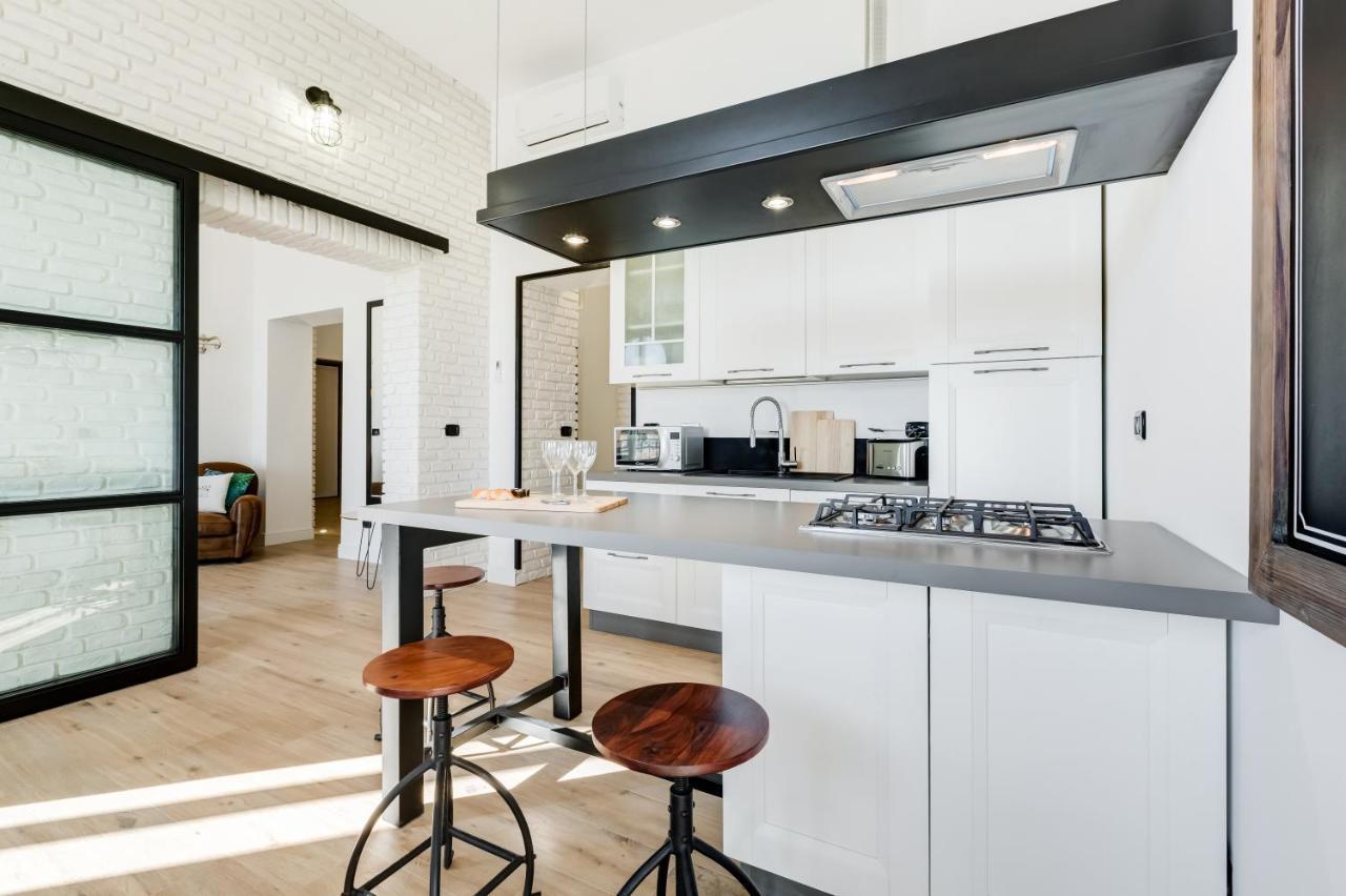 Bmga L Glam Industrial 3-Bed Apartment In Termini Рим Екстер'єр фото