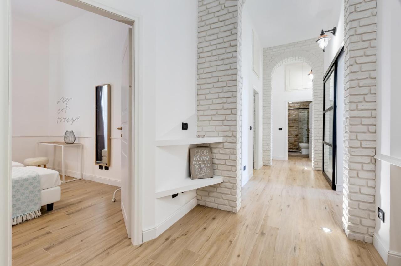 Bmga L Glam Industrial 3-Bed Apartment In Termini Рим Екстер'єр фото