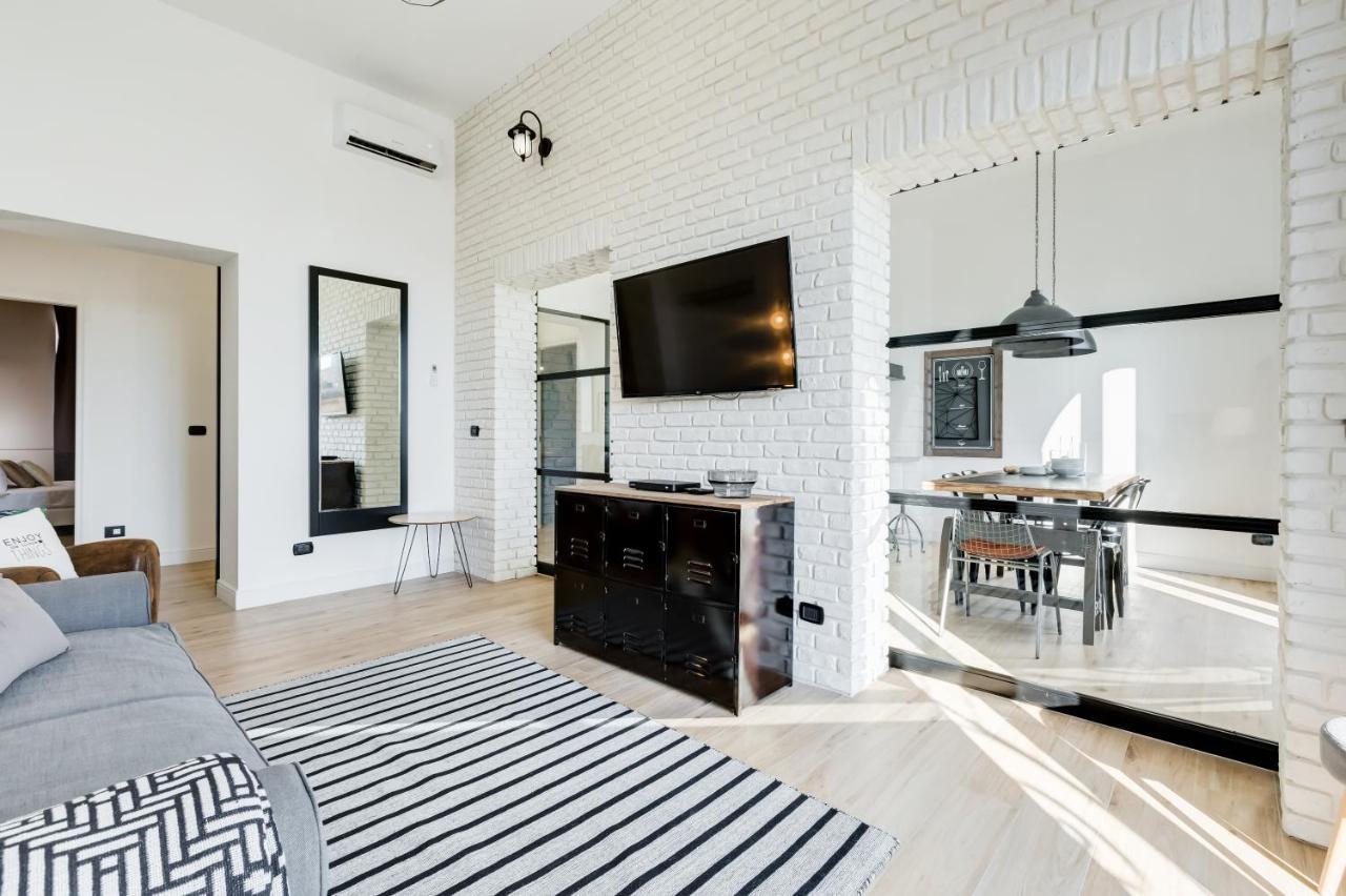 Bmga L Glam Industrial 3-Bed Apartment In Termini Рим Екстер'єр фото