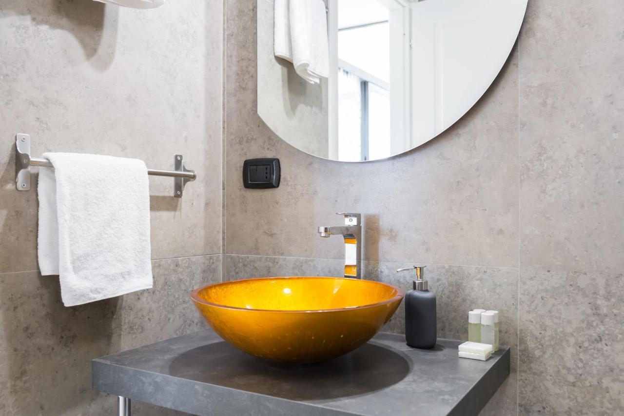 Bmga L Glam Industrial 3-Bed Apartment In Termini Рим Екстер'єр фото