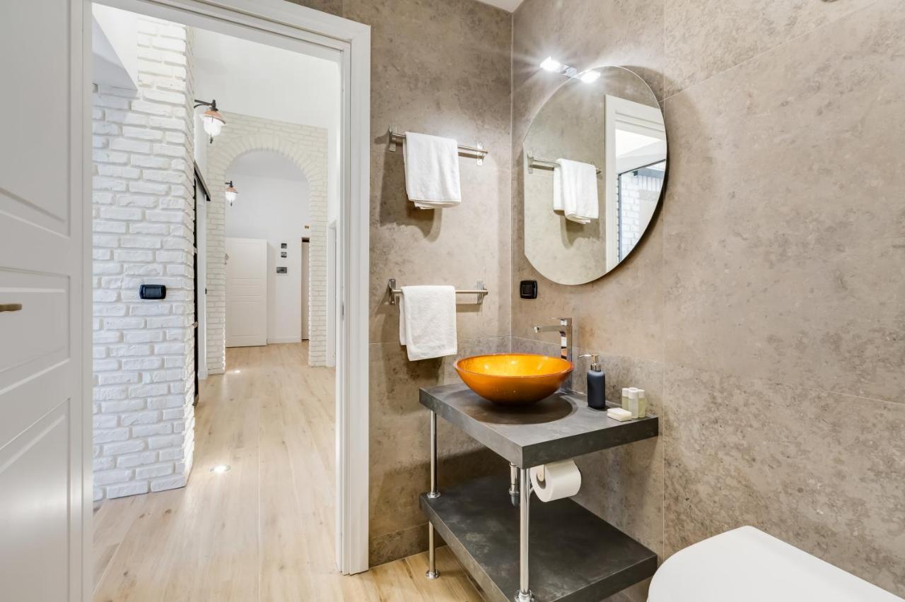 Bmga L Glam Industrial 3-Bed Apartment In Termini Рим Екстер'єр фото