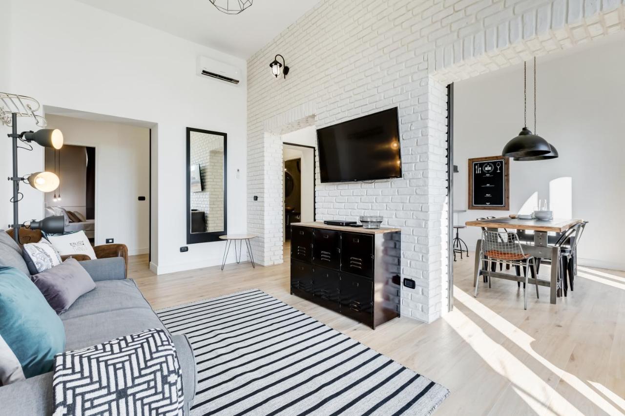 Bmga L Glam Industrial 3-Bed Apartment In Termini Рим Екстер'єр фото